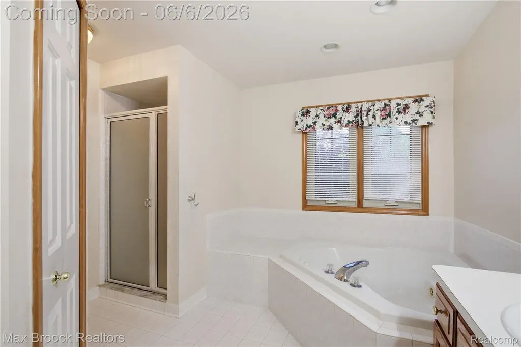 46547 Glen Eagle Drive Shelby Charter Township MI 48315