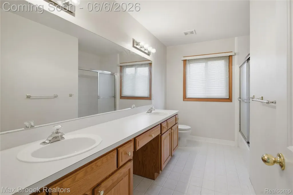 46547 Glen Eagle Drive Shelby Charter Township MI 48315
