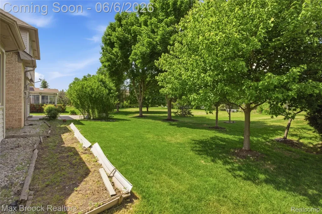 46547 Glen Eagle Drive Shelby Charter Township MI 48315