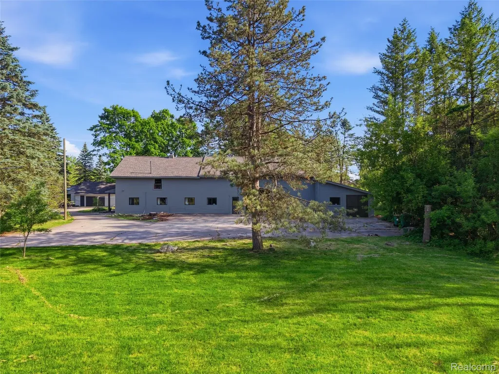 4480 Sheldon Oakland Charter Township MI 48306