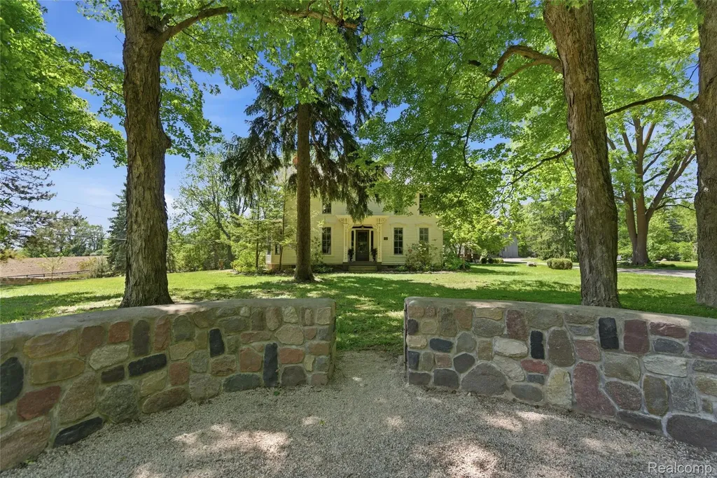 4480 Sheldon Oakland Charter Township MI 48306