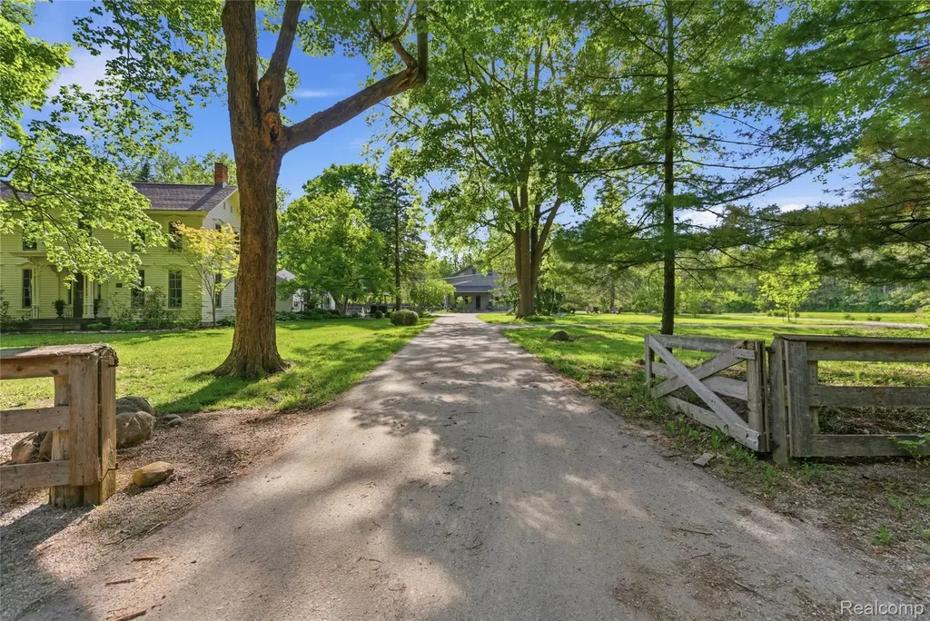 4480 Sheldon Oakland Charter Township MI 48306