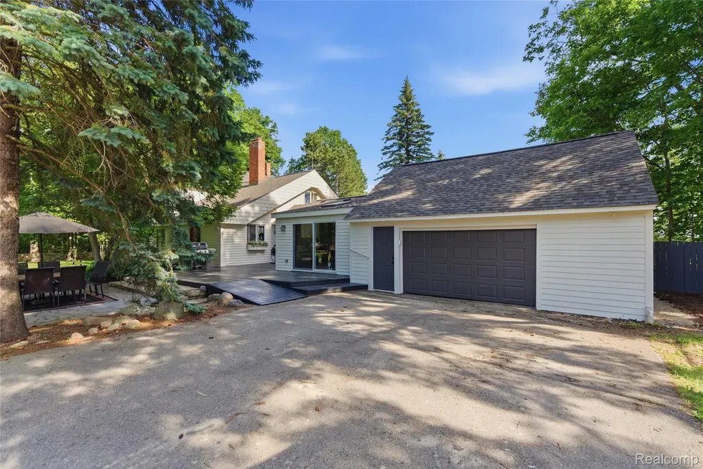 4480 Sheldon Oakland Charter Township MI 48306