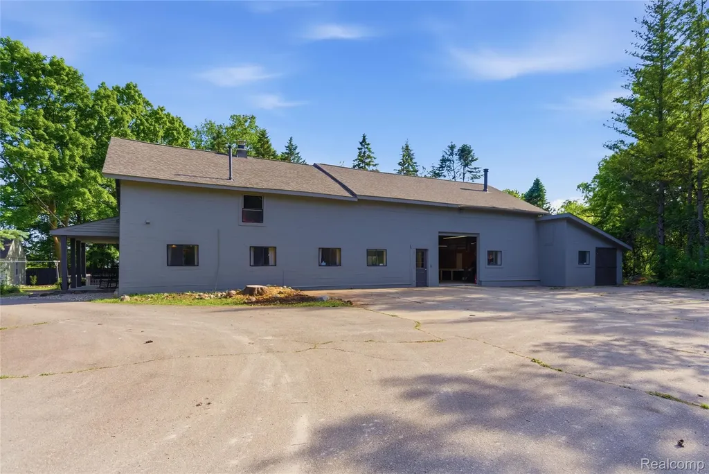 4480 Sheldon Oakland Charter Township MI 48306