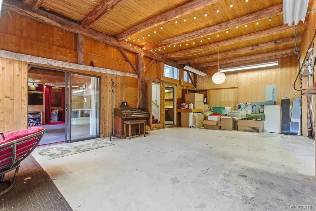 4480 Sheldon Oakland Charter Township MI 48306