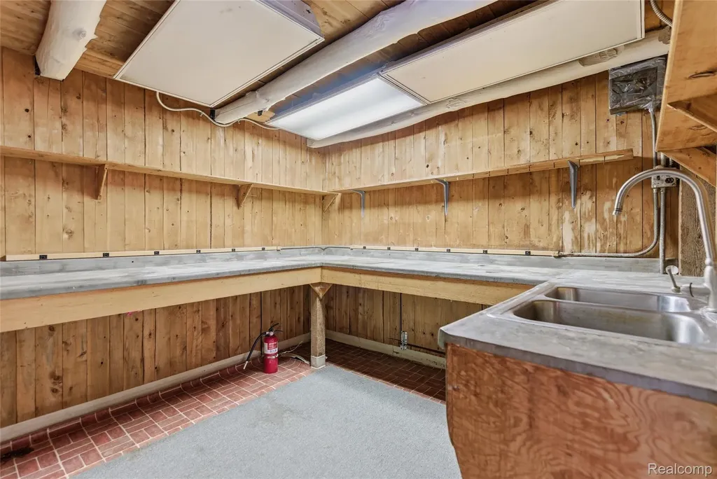 4480 Sheldon Oakland Charter Township MI 48306