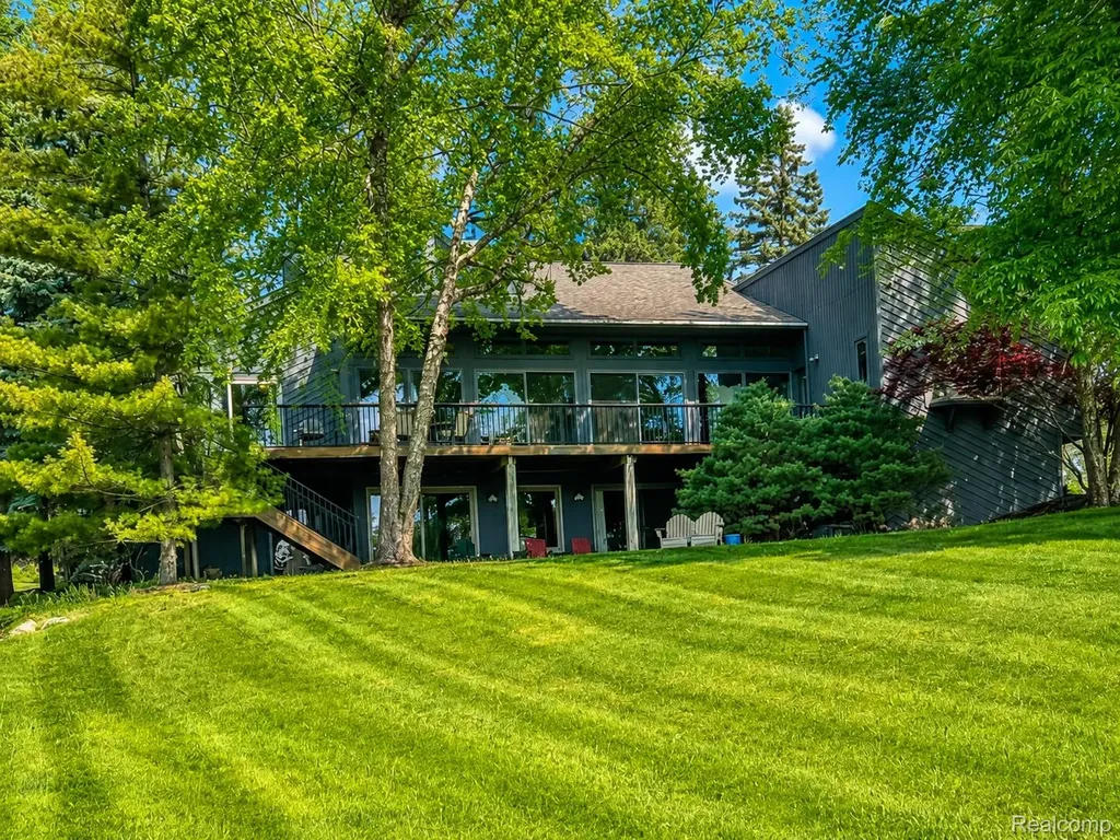 2501 Doleman Drive West Bloomfield Charter Township MI 48324