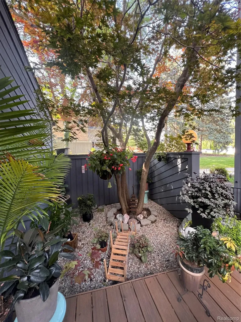 2501 Doleman Drive West Bloomfield Charter Township MI 48324
