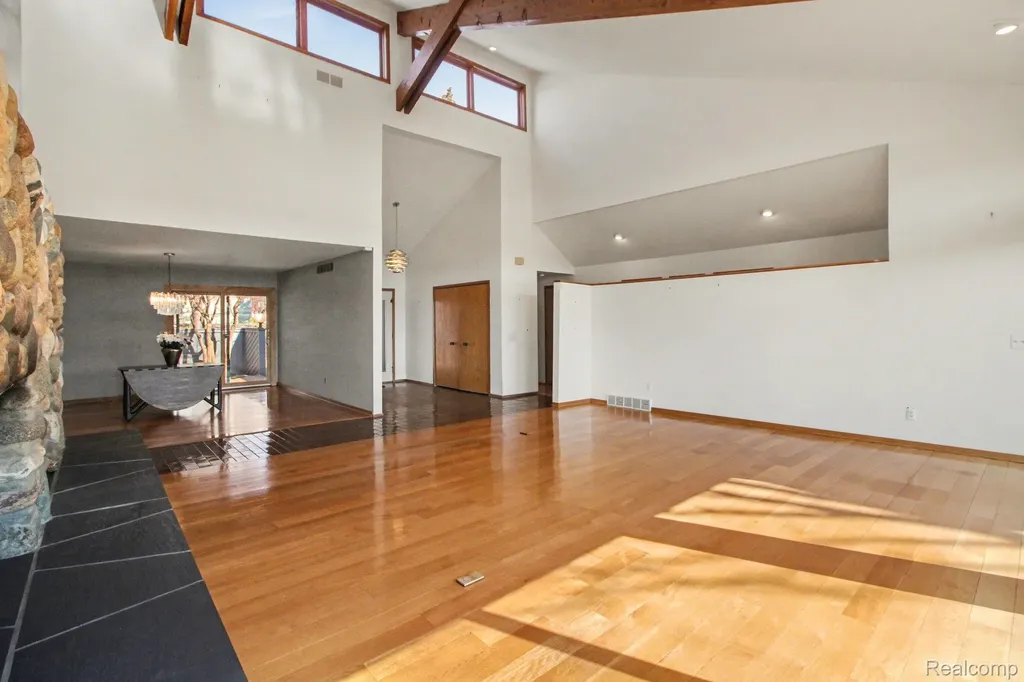 2501 Doleman Drive West Bloomfield Charter Township MI 48324