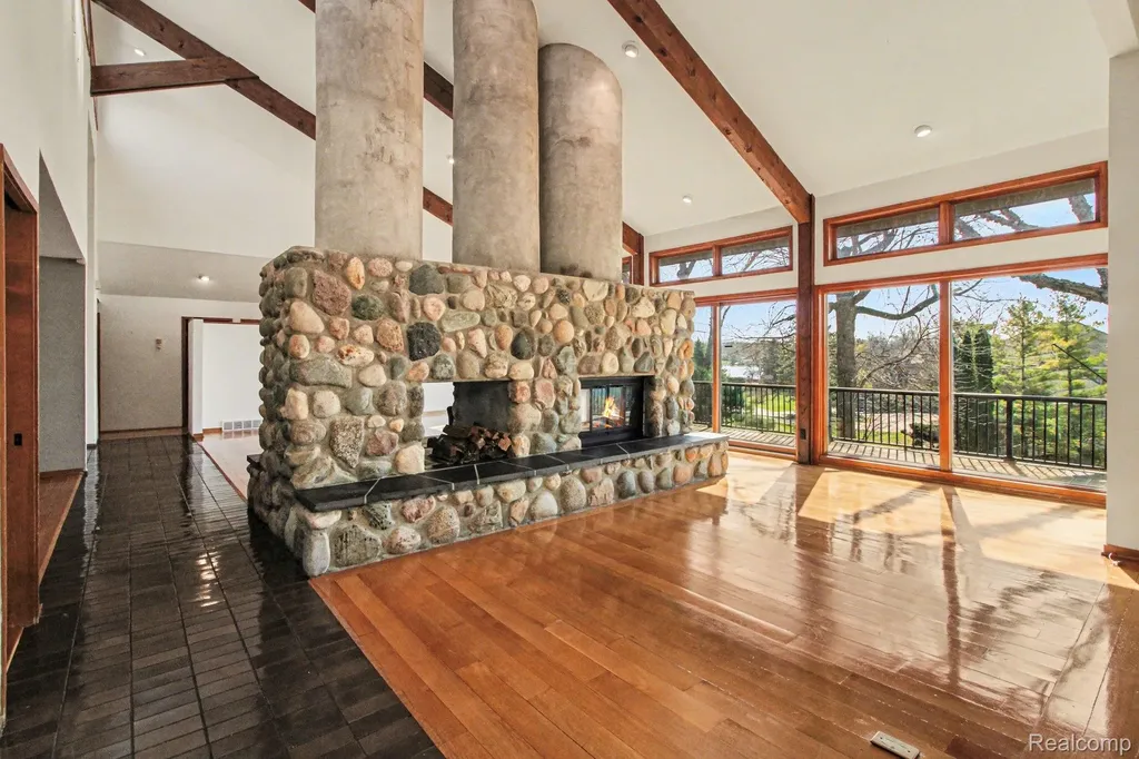 2501 Doleman Drive West Bloomfield Charter Township MI 48324