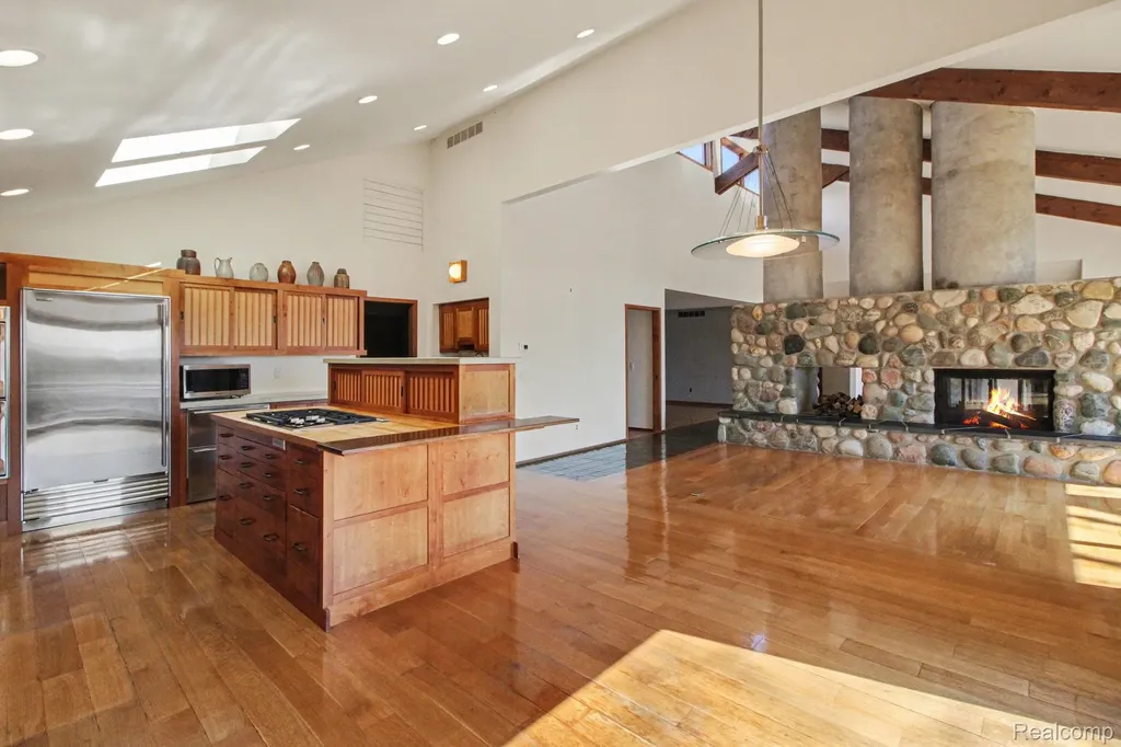 2501 Doleman Drive West Bloomfield Charter Township MI 48324