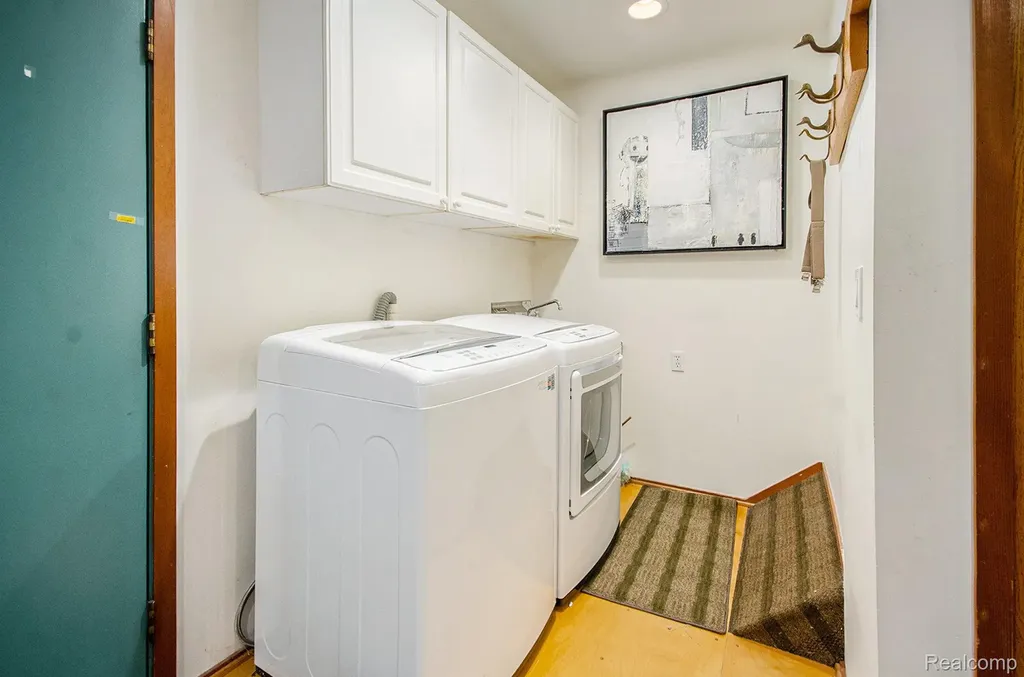 2501 Doleman Drive West Bloomfield Charter Township MI 48324
