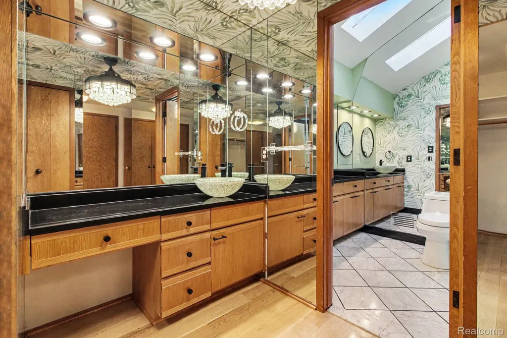 2501 Doleman Drive West Bloomfield Charter Township MI 48324