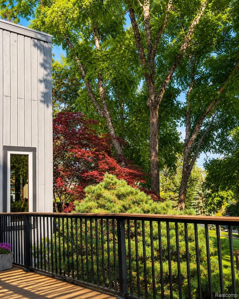 2501 Doleman Drive West Bloomfield Charter Township MI 48324