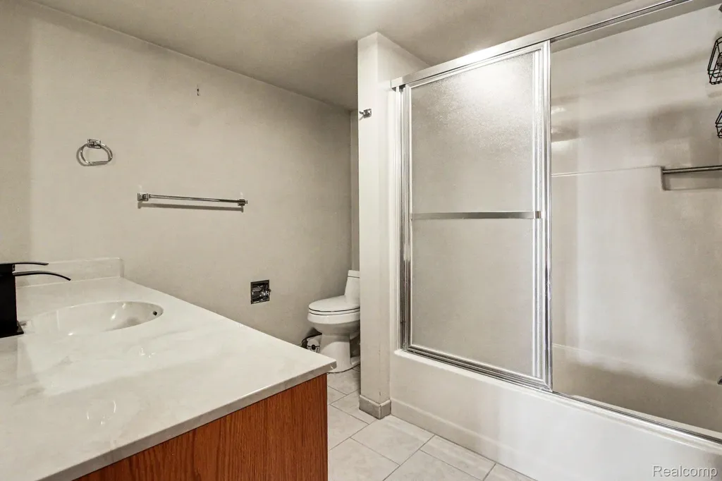 2501 Doleman Drive West Bloomfield Charter Township MI 48324