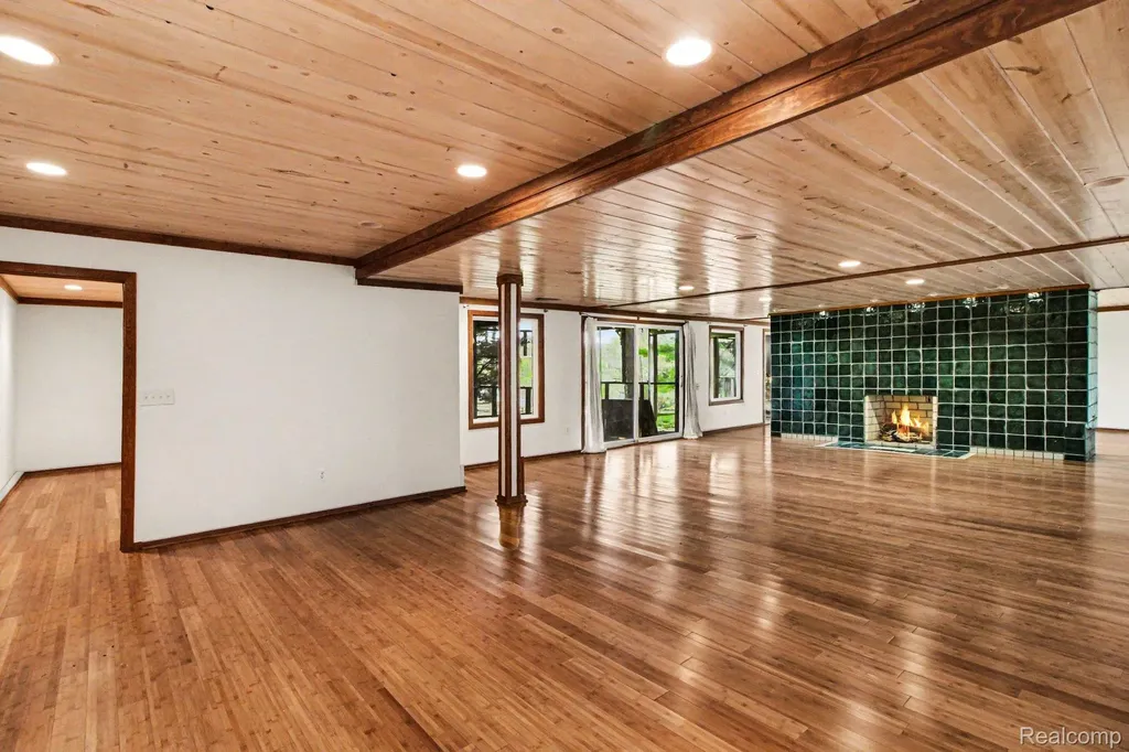 2501 Doleman Drive West Bloomfield Charter Township MI 48324