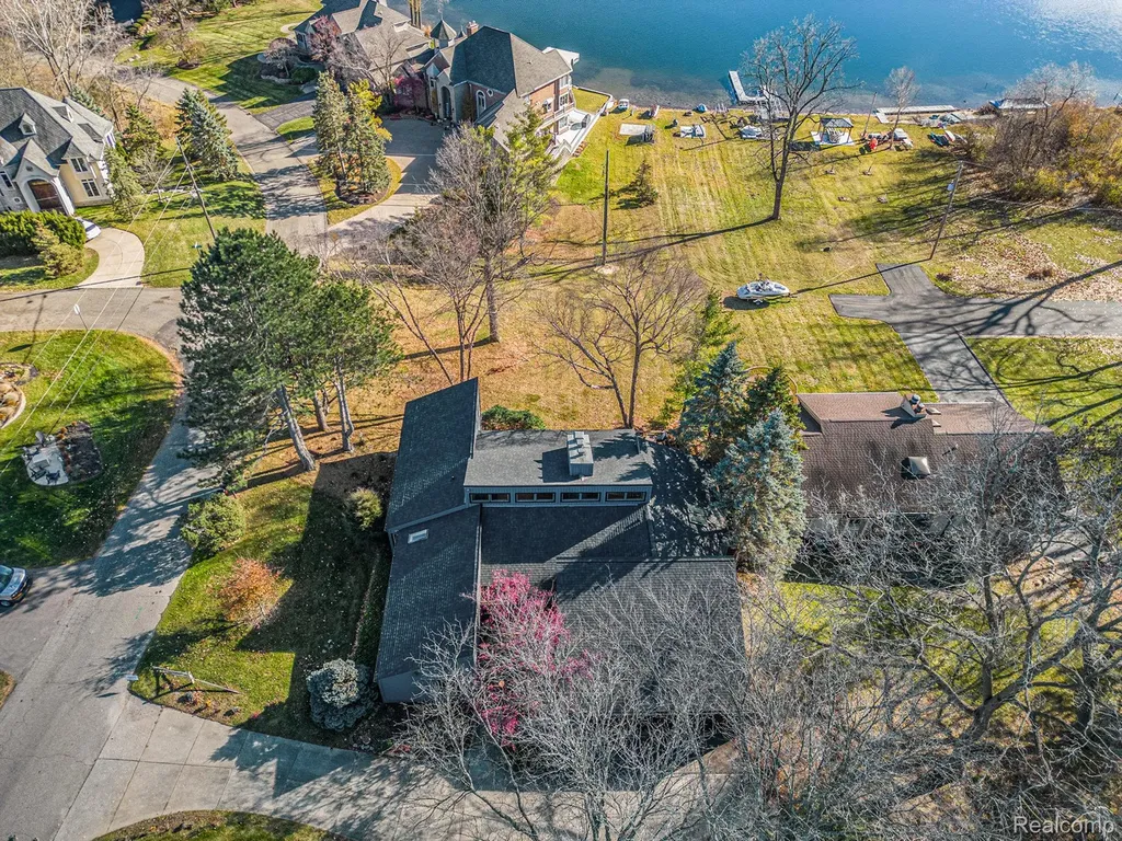2501 Doleman Drive West Bloomfield Charter Township MI 48324