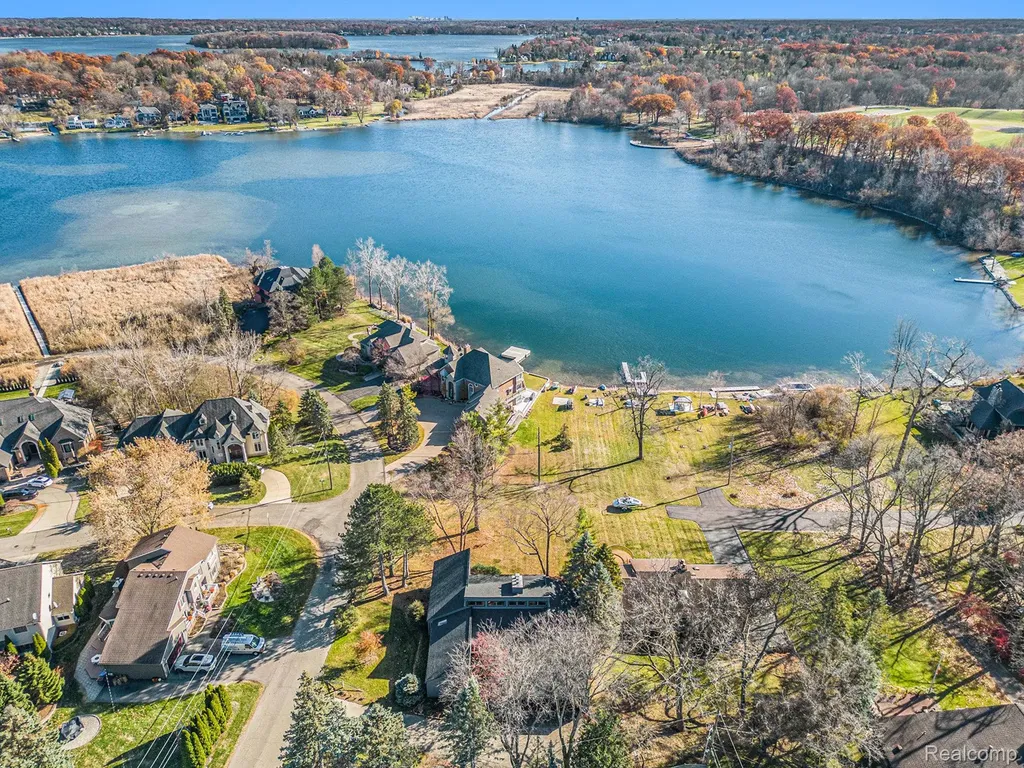 2501 Doleman Drive West Bloomfield Charter Township MI 48324