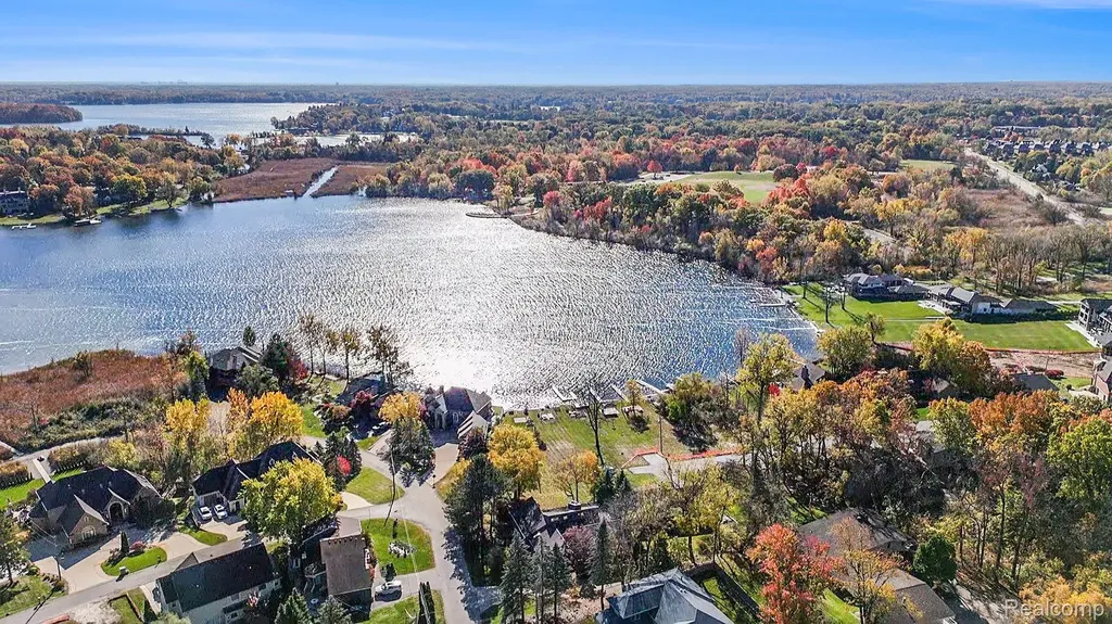 2501 Doleman Drive West Bloomfield Charter Township MI 48324