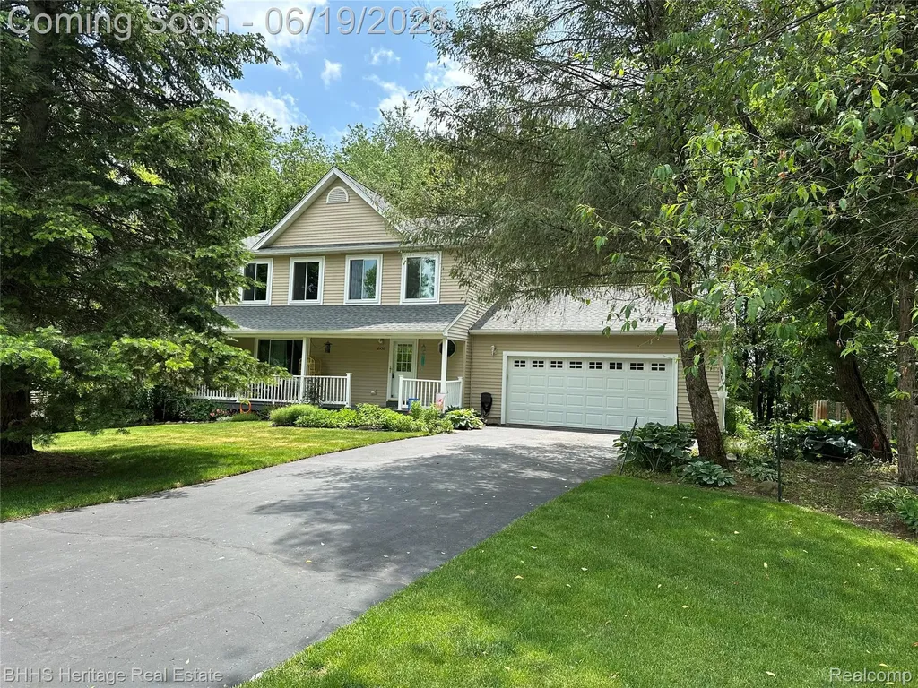 2456 Spartans Trail Hamburg Township MI 48169