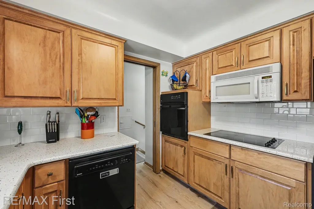21212 Francis Street St. Clair Shores City MI 48082