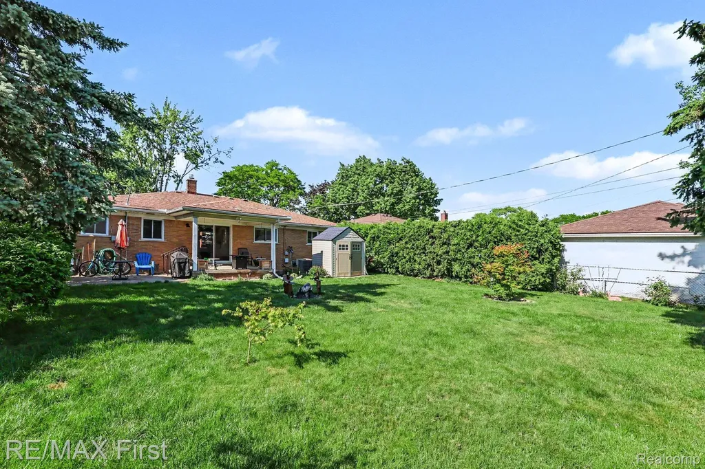 21212 Francis Street St. Clair Shores City MI 48082