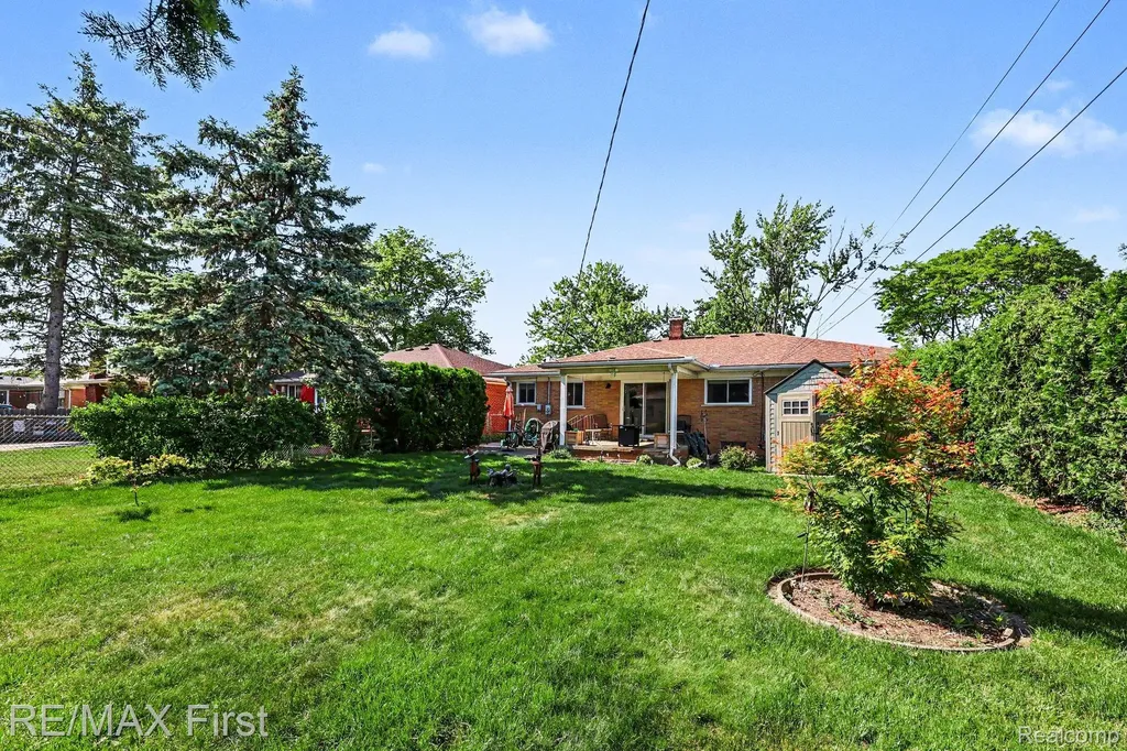 21212 Francis Street St. Clair Shores City MI 48082
