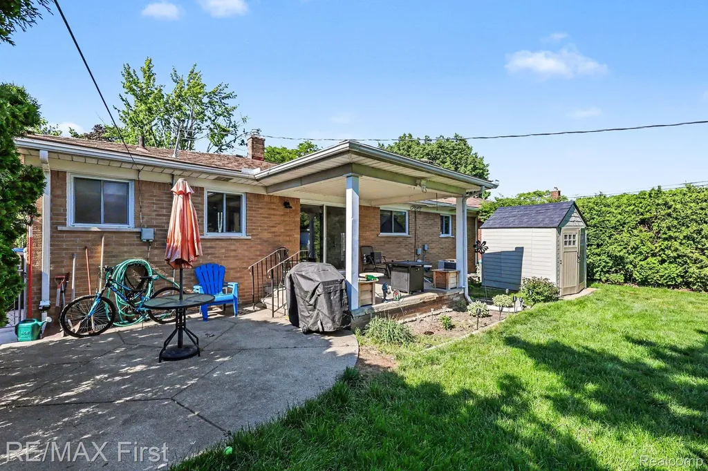 21212 Francis Street St. Clair Shores City MI 48082