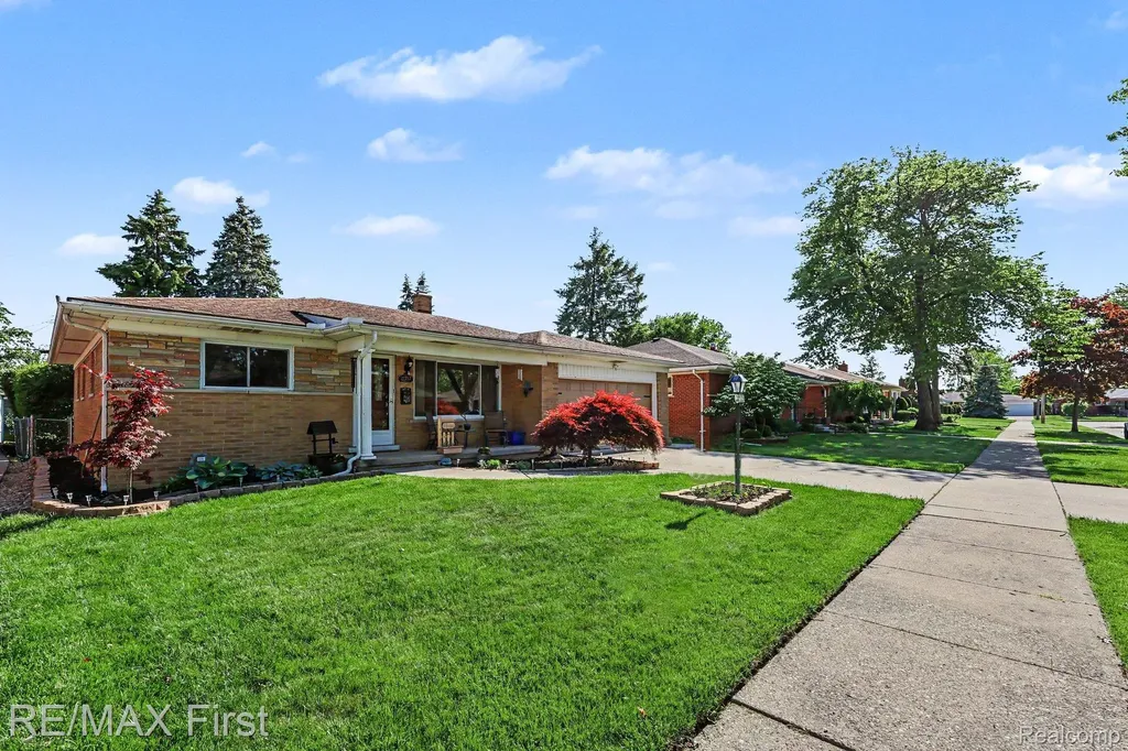 21212 Francis Street St. Clair Shores City MI 48082