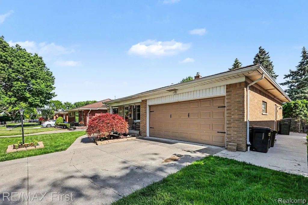 21212 Francis Street St. Clair Shores City MI 48082