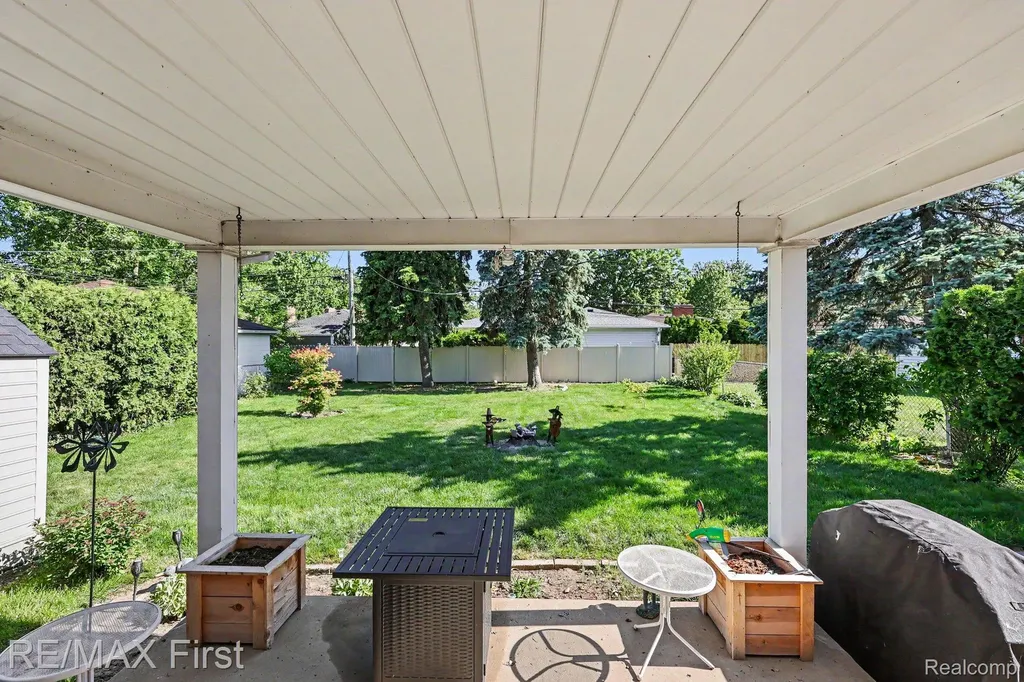 21212 Francis Street St. Clair Shores City MI 48082