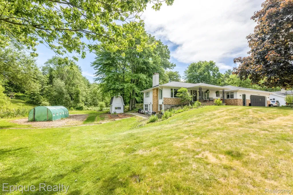 3750 Parker Road Fort Gratiot Charter Township MI 48059
