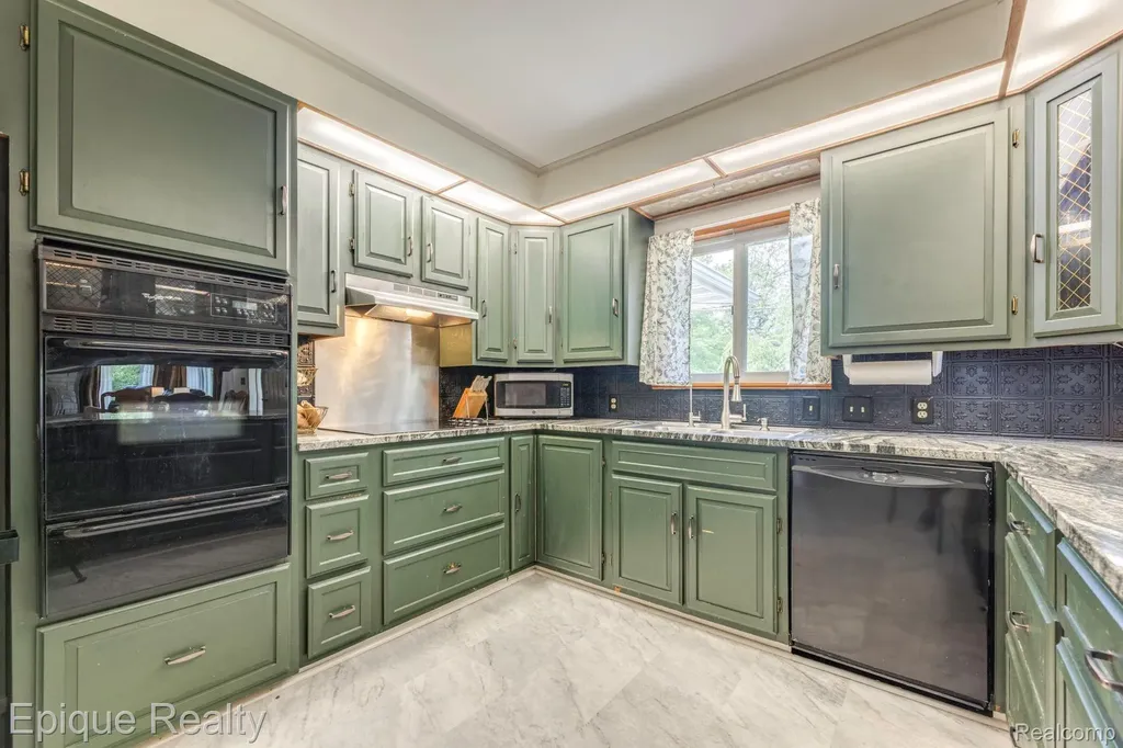 3750 Parker Road Fort Gratiot Charter Township MI 48059