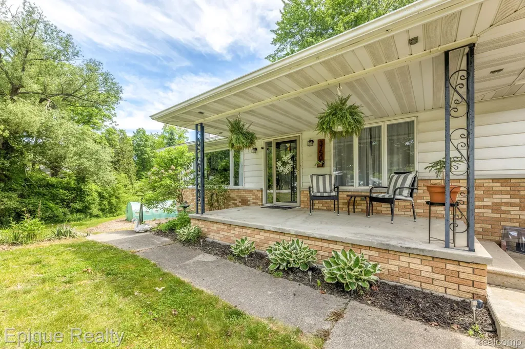 3750 Parker Road Fort Gratiot Charter Township MI 48059