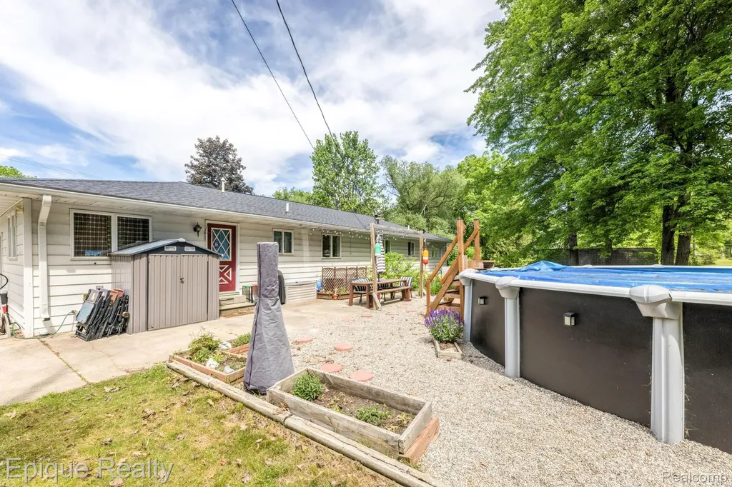 3750 Parker Road Fort Gratiot Charter Township MI 48059