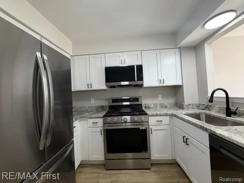 3865 Hunters Way Court Canton Charter Township MI 48188