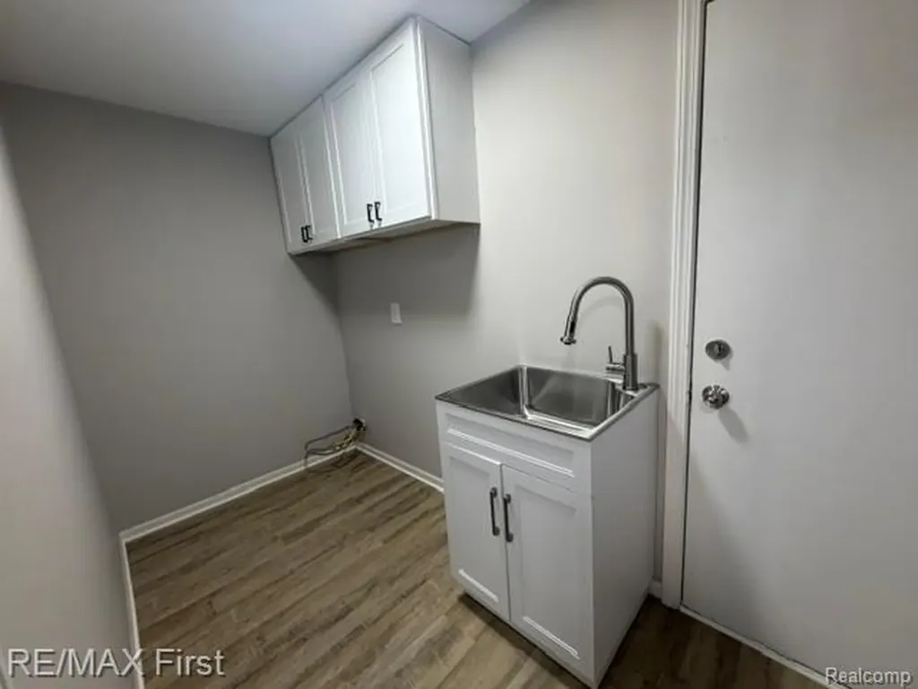 3865 Hunters Way Court Canton Charter Township MI 48188
