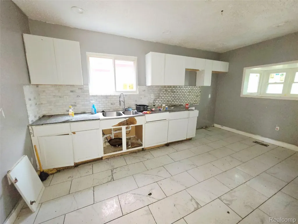 16169 Roselawn Street Detroit City MI 48221