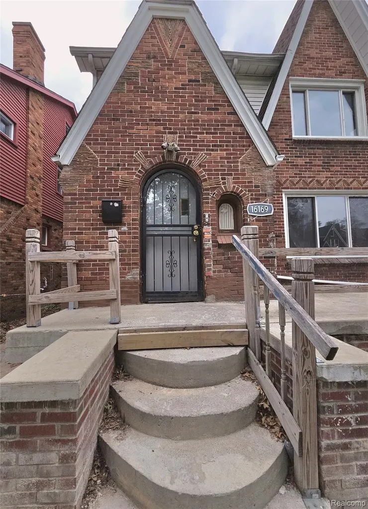 16169 Roselawn Street Detroit City MI 48221
