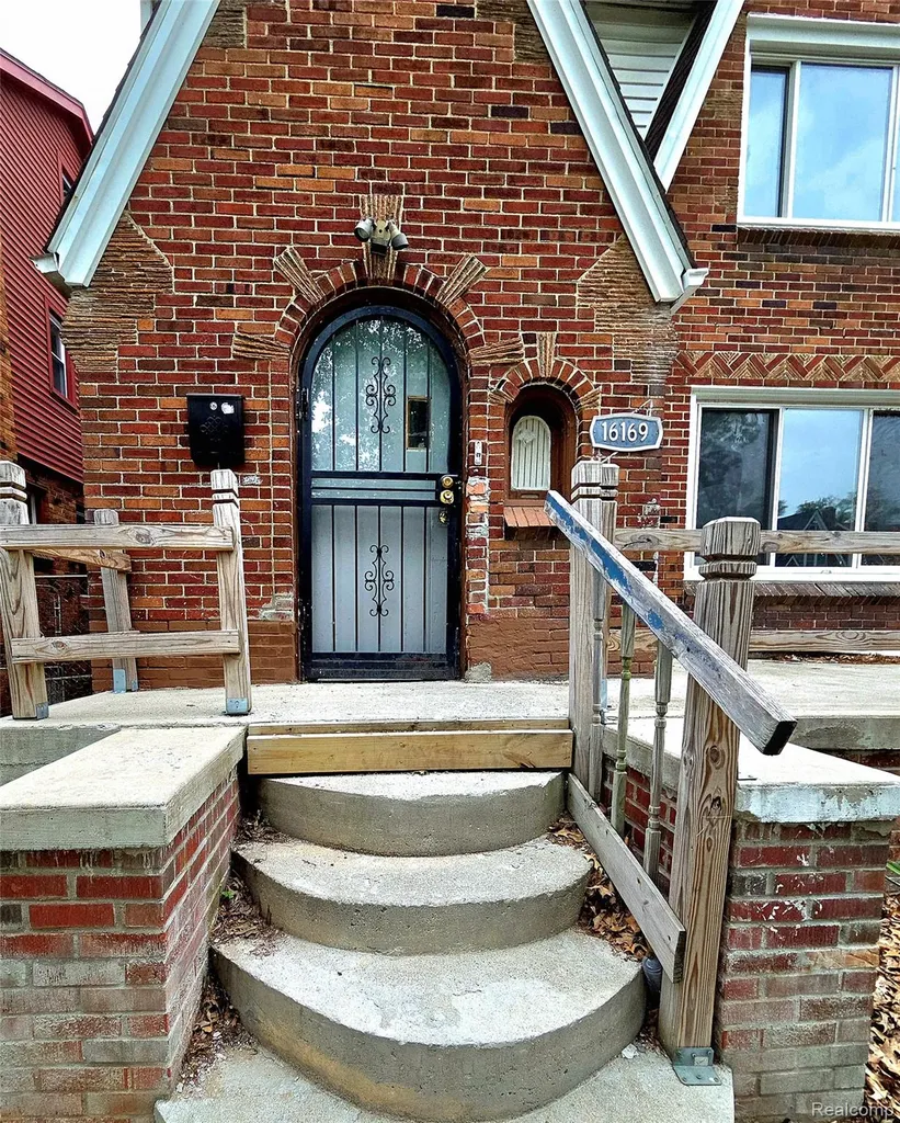 16169 Roselawn Street Detroit City MI 48221