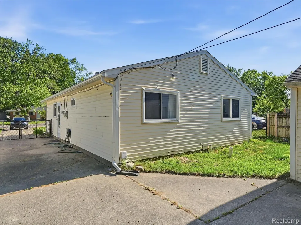 27729 Shiawassee Road Farmington City MI 48336