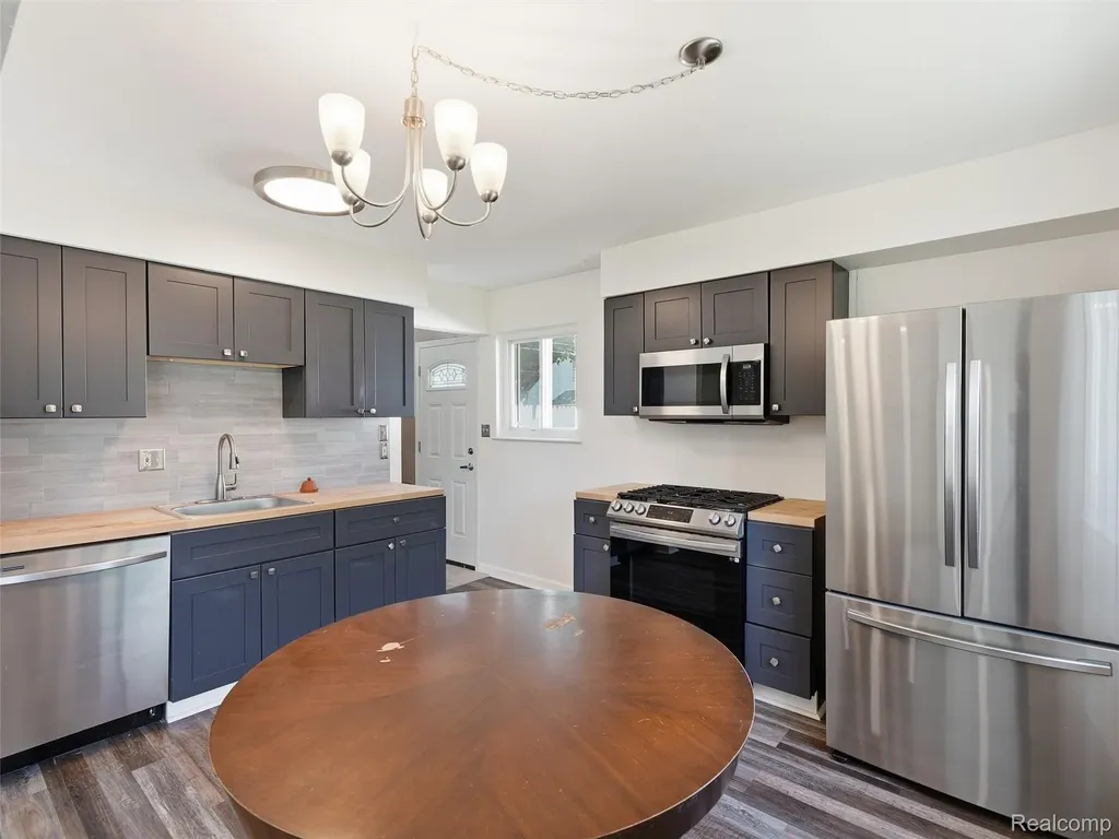 27729 Shiawassee Road Farmington City MI 48336