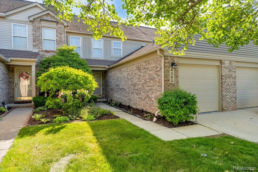 4363 Hunters Circle E Canton Charter Township MI 48188