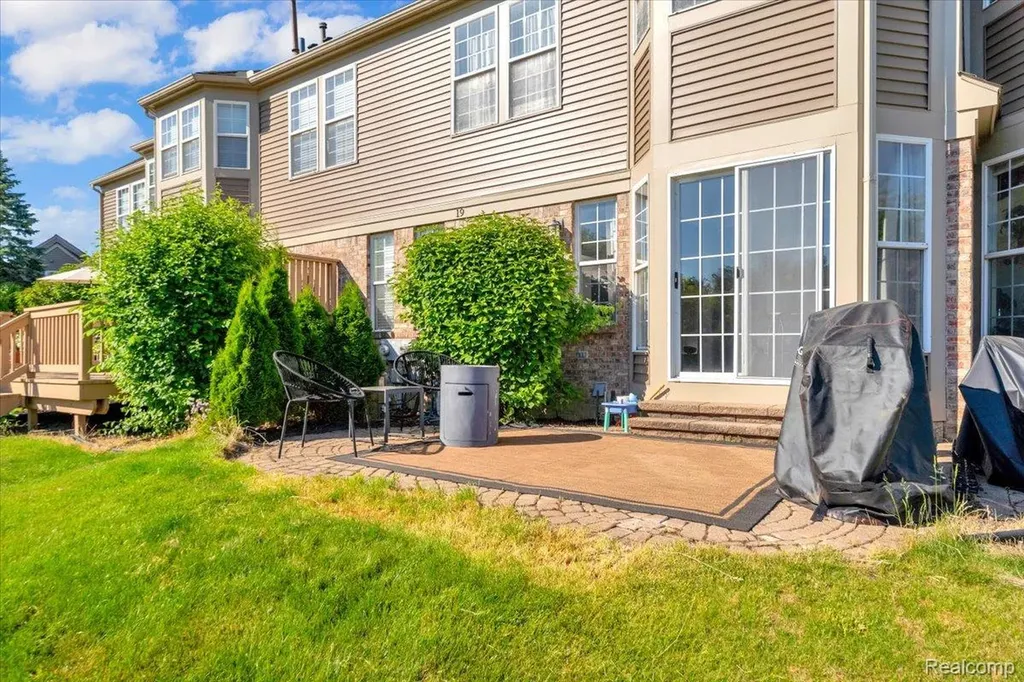 4363 Hunters Circle E Canton Charter Township MI 48188
