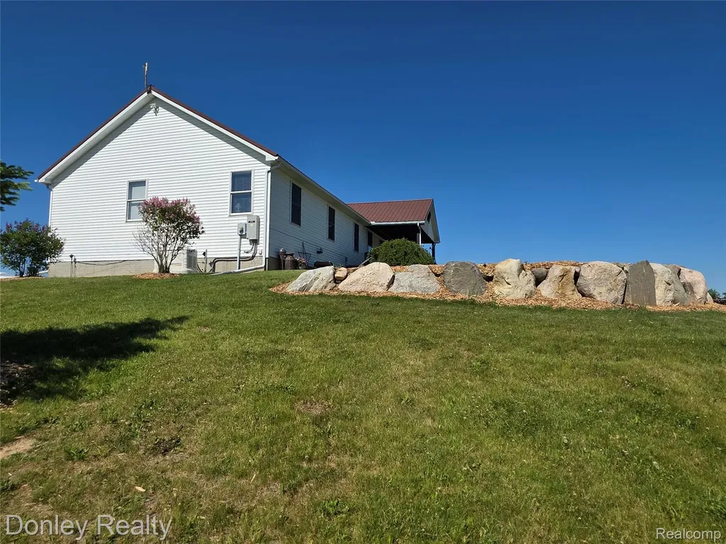 5121 Cotter Road Marlette City MI 48453