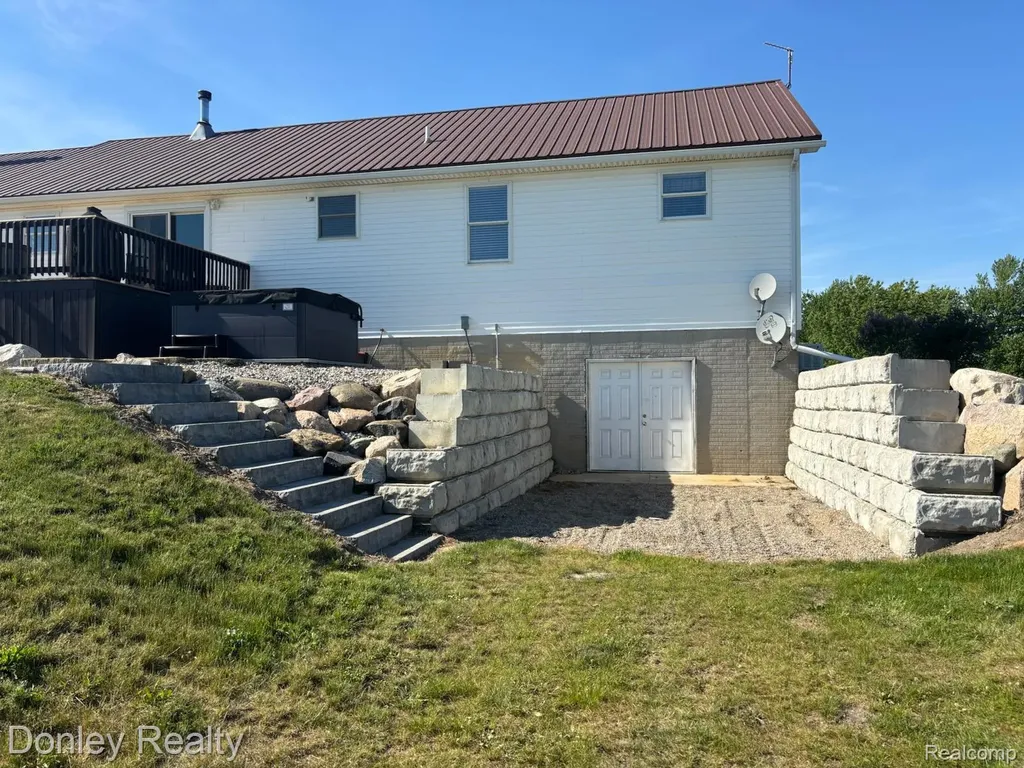 5121 Cotter Road Marlette City MI 48453