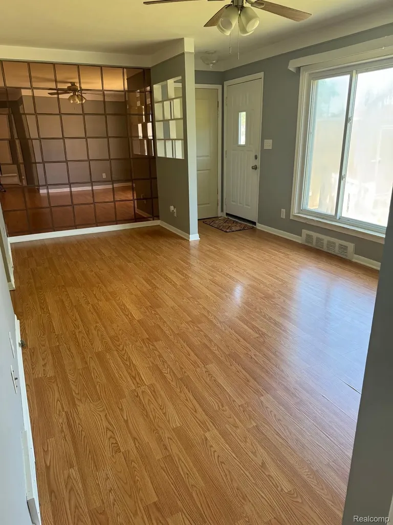 28741 Kathryn Street Garden City City MI 48135