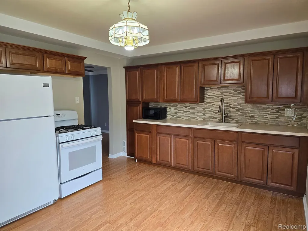 28741 Kathryn Street Garden City City MI 48135