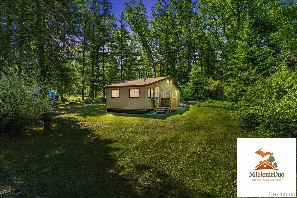 6960 Rumsay Street Hamilton Township MI 48625