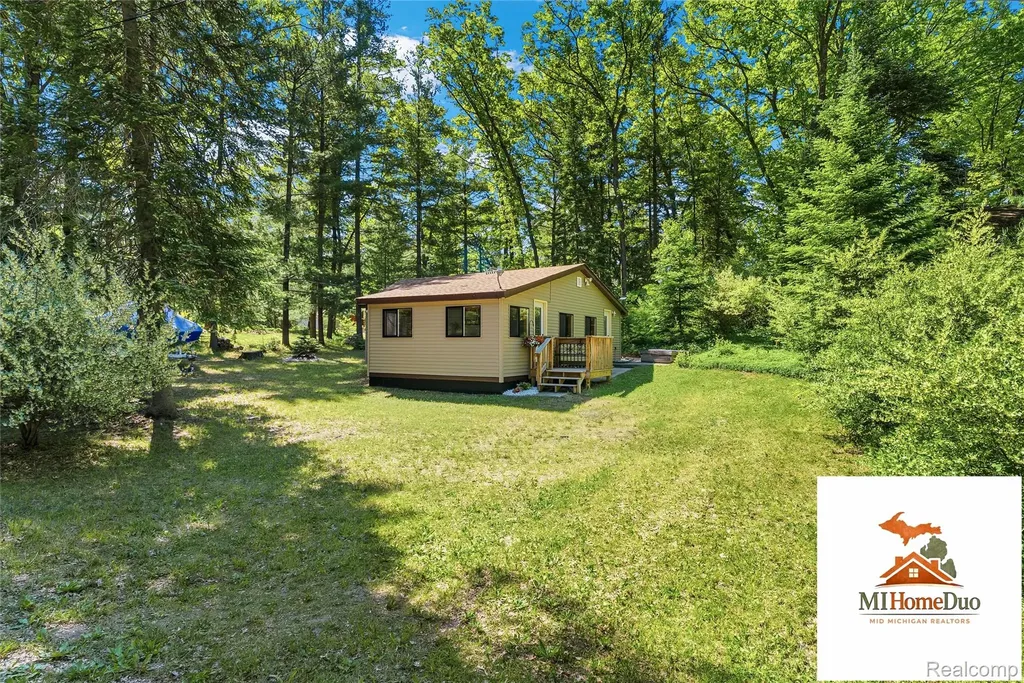 6960 Rumsay Street Hamilton Township MI 48625